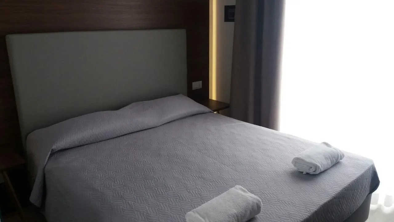 8Room Hotel Catane 4*,