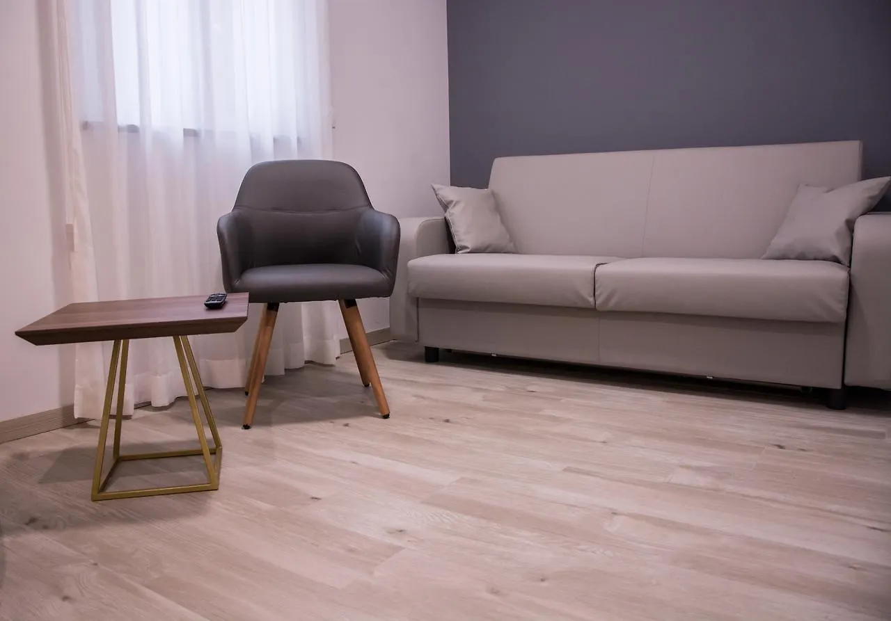8Room Hotel Catane 4*,