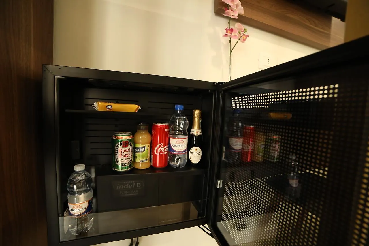 8Room Hotel Catane 4*,