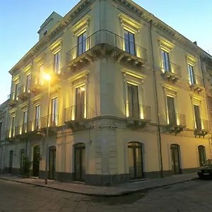Hotel La, Katánie